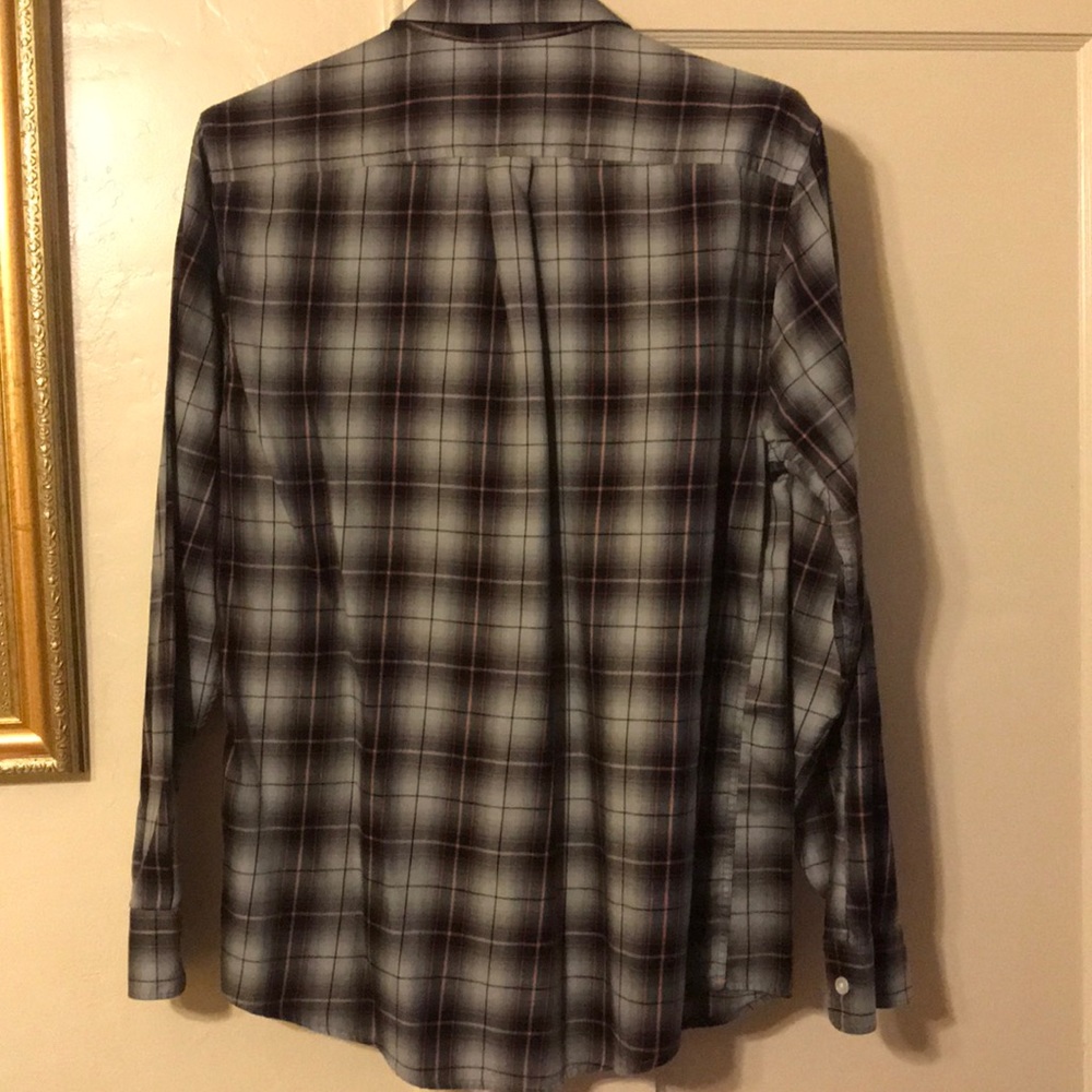 Button down - Picture 3 of 3